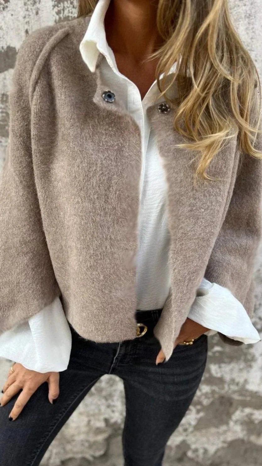 Hazel - Wool coat with round neck and long sleeves