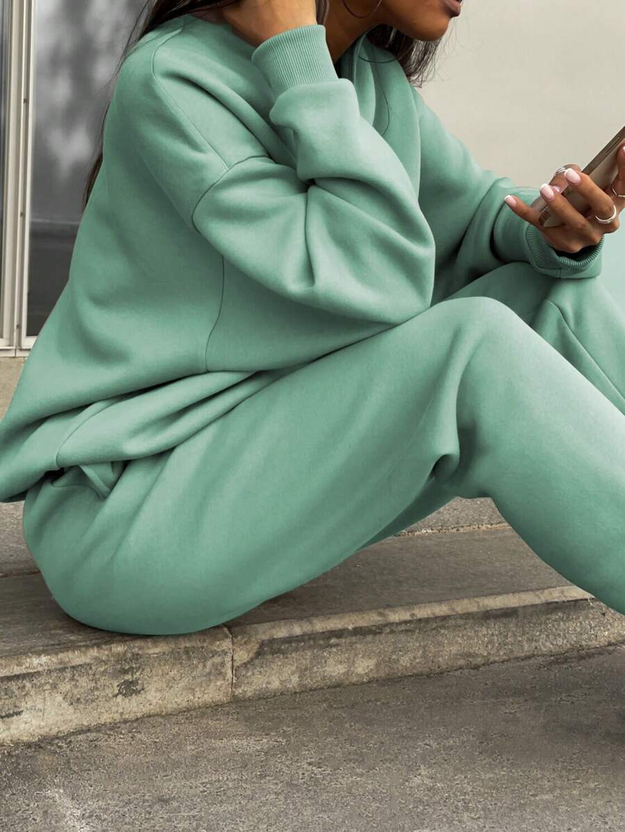 VIVID | Chic High-Collar Tracksuit for Effortless Style